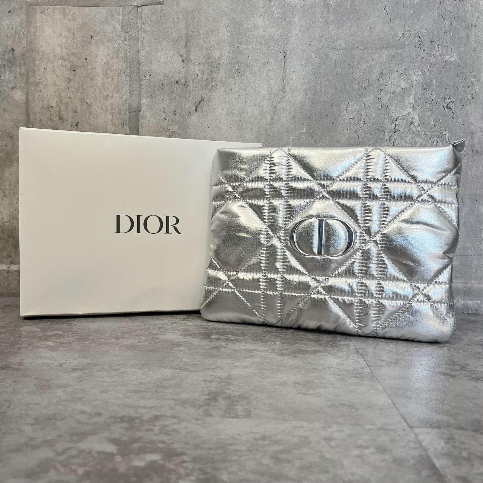 【Christian Dior】クリスチャンディオール ポーチ 箱付き カナージュ CDロゴ キルティング シルバー メタリック 化粧ポーチ コスメポーチ