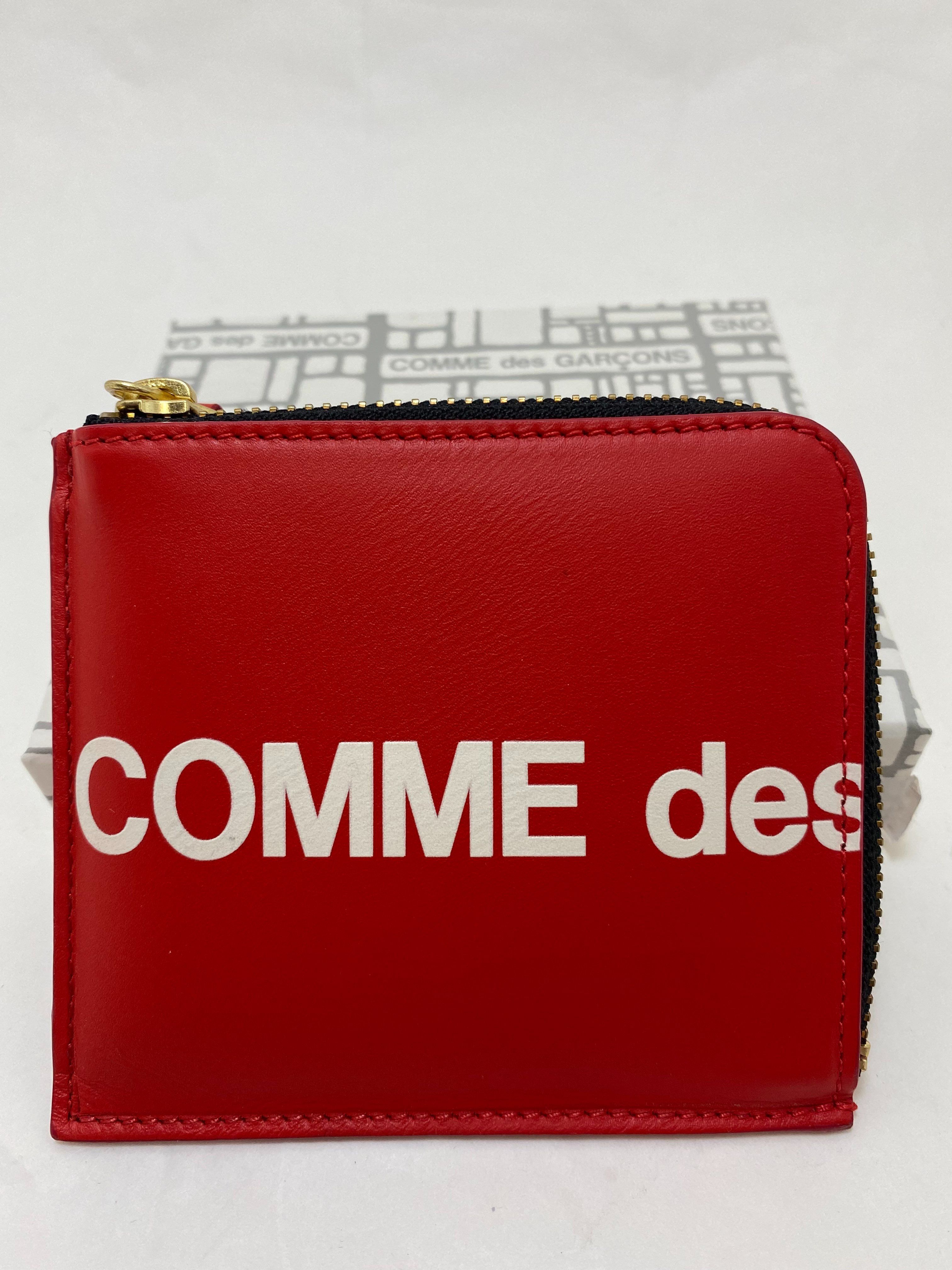 COMME des GARCONS Huge-Logo Zip Wallet "Red"