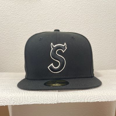 Supreme S Logo New Era "Black" (22FW)