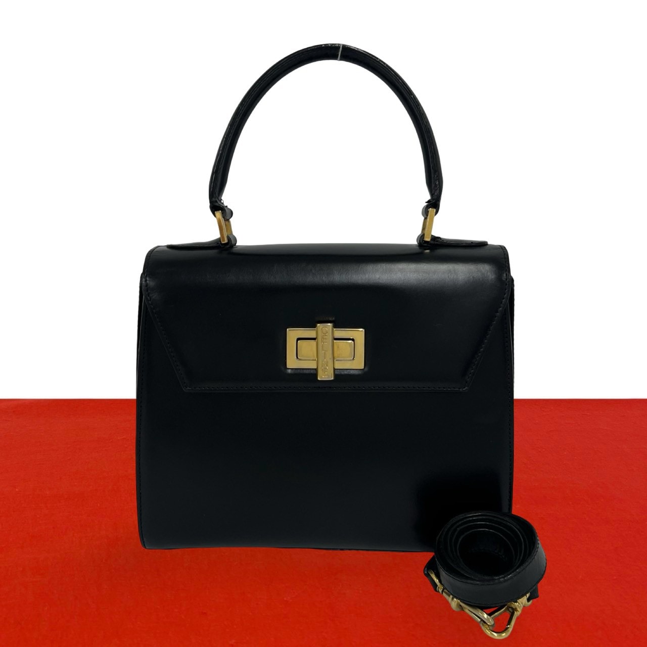 CELINE セリーヌ ロゴ ターンロック カーフ レザー ショルダーバッグ ブラック
 17100