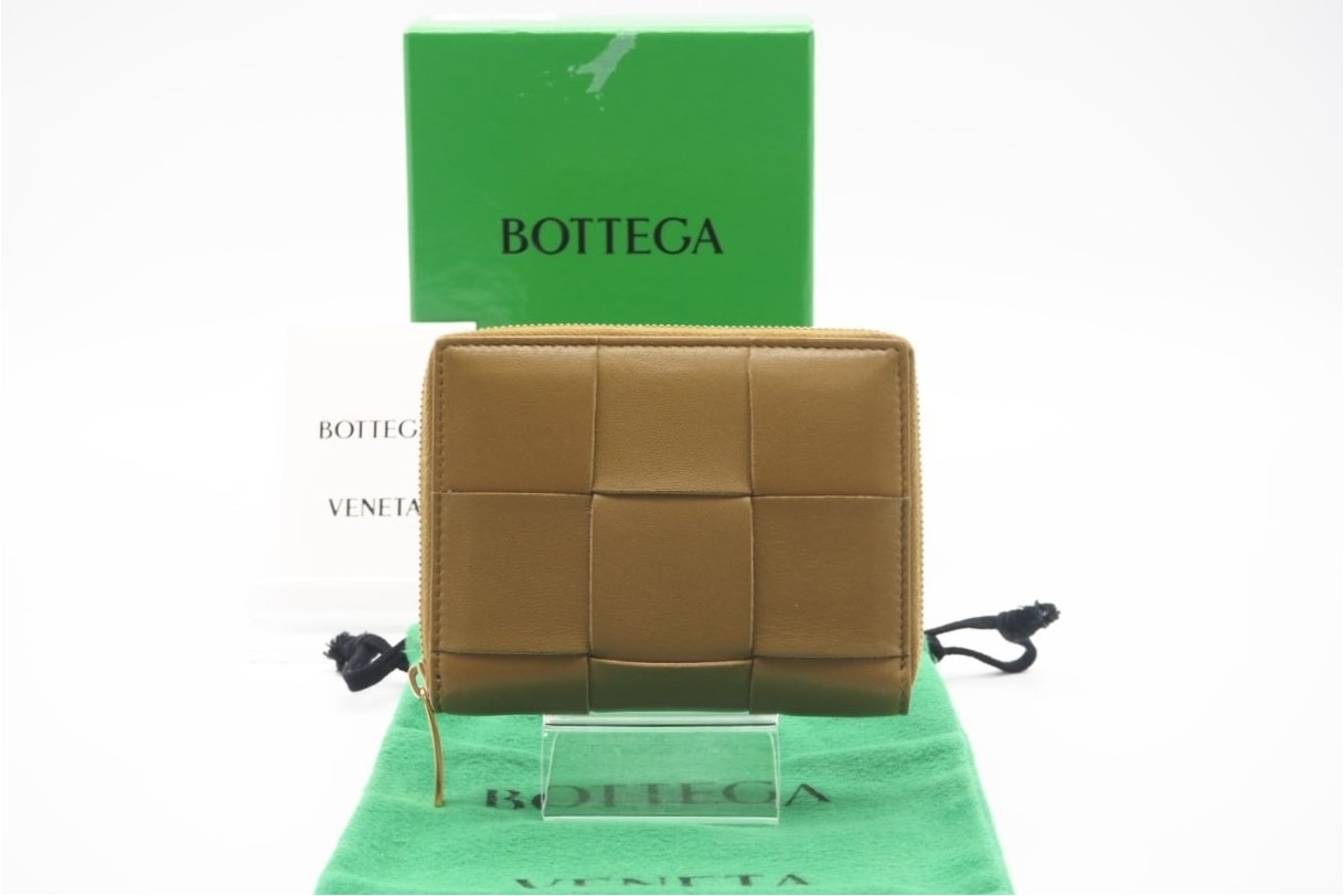 美品 BOTTEGAVENETA ボッテガヴェネタ イントレチャート大 カセット レザー コンパクトウォレット 681191 二つ折り財布 ベージュ レザー レディース