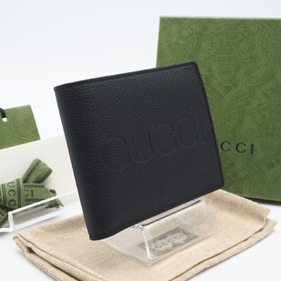 美品 GUCCI グッチ エンボスロゴ レザー 二つ折り財布 658681 二つ折り財布 ブラック レザー メンズ