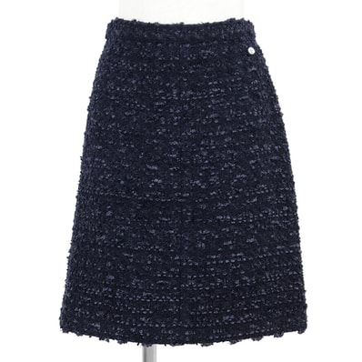 【新品同様】CHANEL シャネル ツイードスカート サイズ 38 レディース P60275 シグネチャー ロゴ COCOマーク LA・PAUSA メタルチャーム Aライン 台形 バックファスナー ボトムス ネイビー 紺 フランス製 カール・ラガーフェルド期