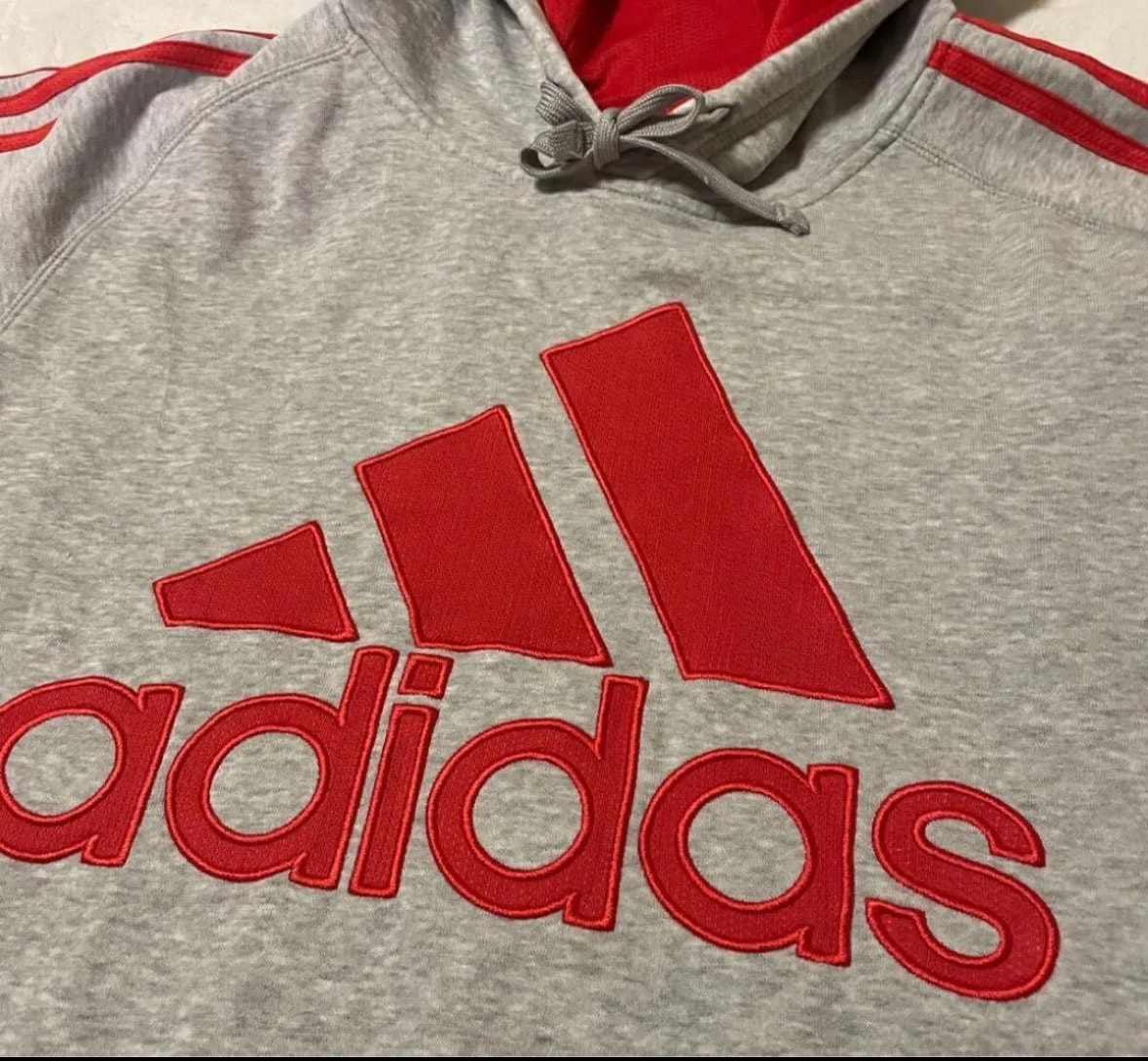 adidas ビッグロゴ パーカー 3ライン グレー×レッド Lサイズ 裏起毛 アディダス プルオーバー フーディー