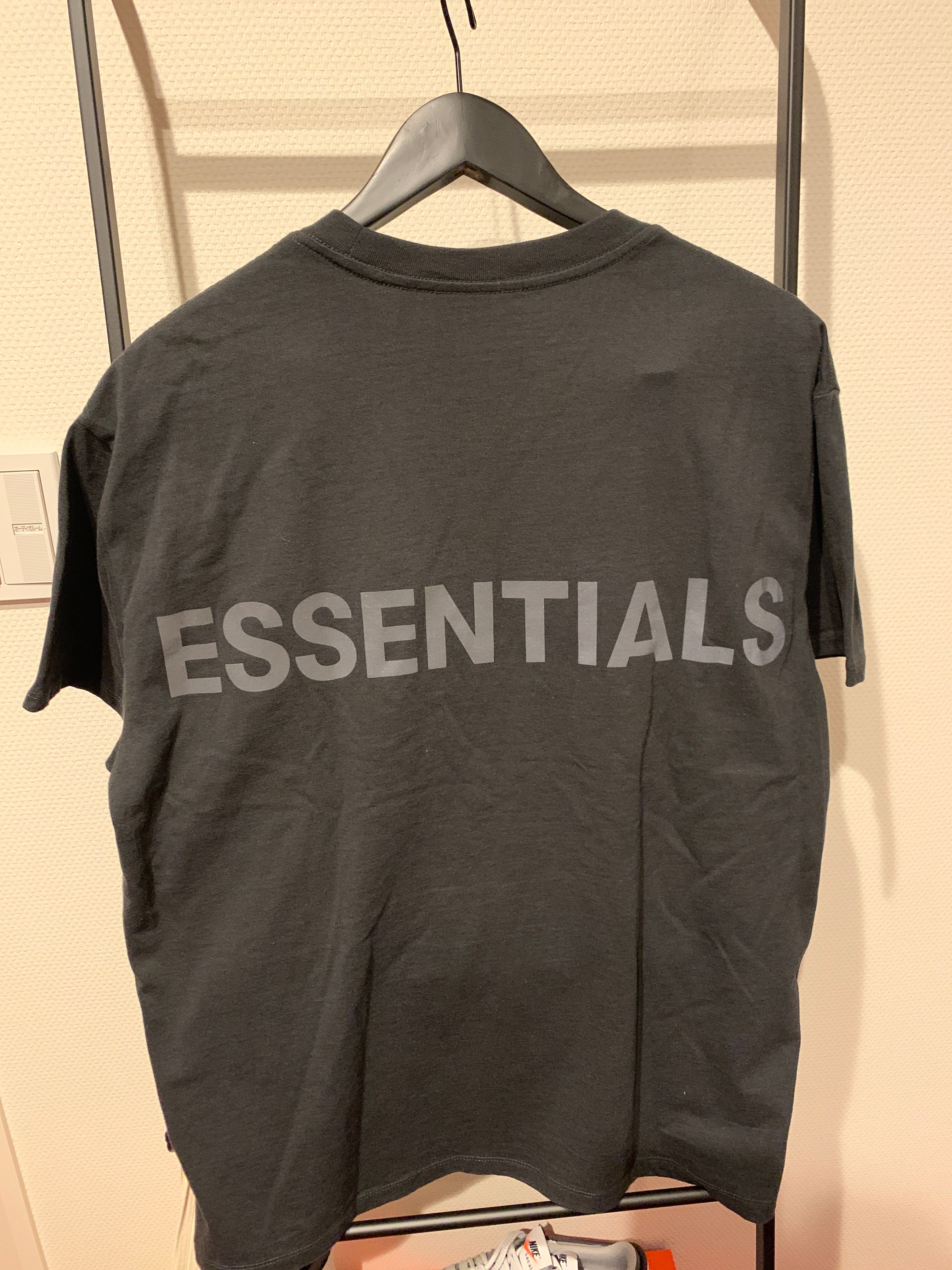 FEAR OF GOD ESSENTIALS Logo Boxy T-Shirt "Black"