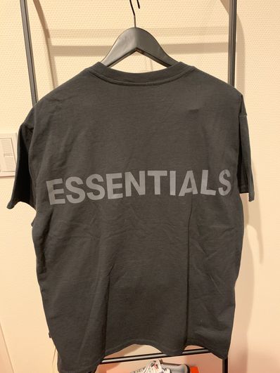 FEAR OF GOD ESSENTIALS Logo Boxy T-Shirt "Black"