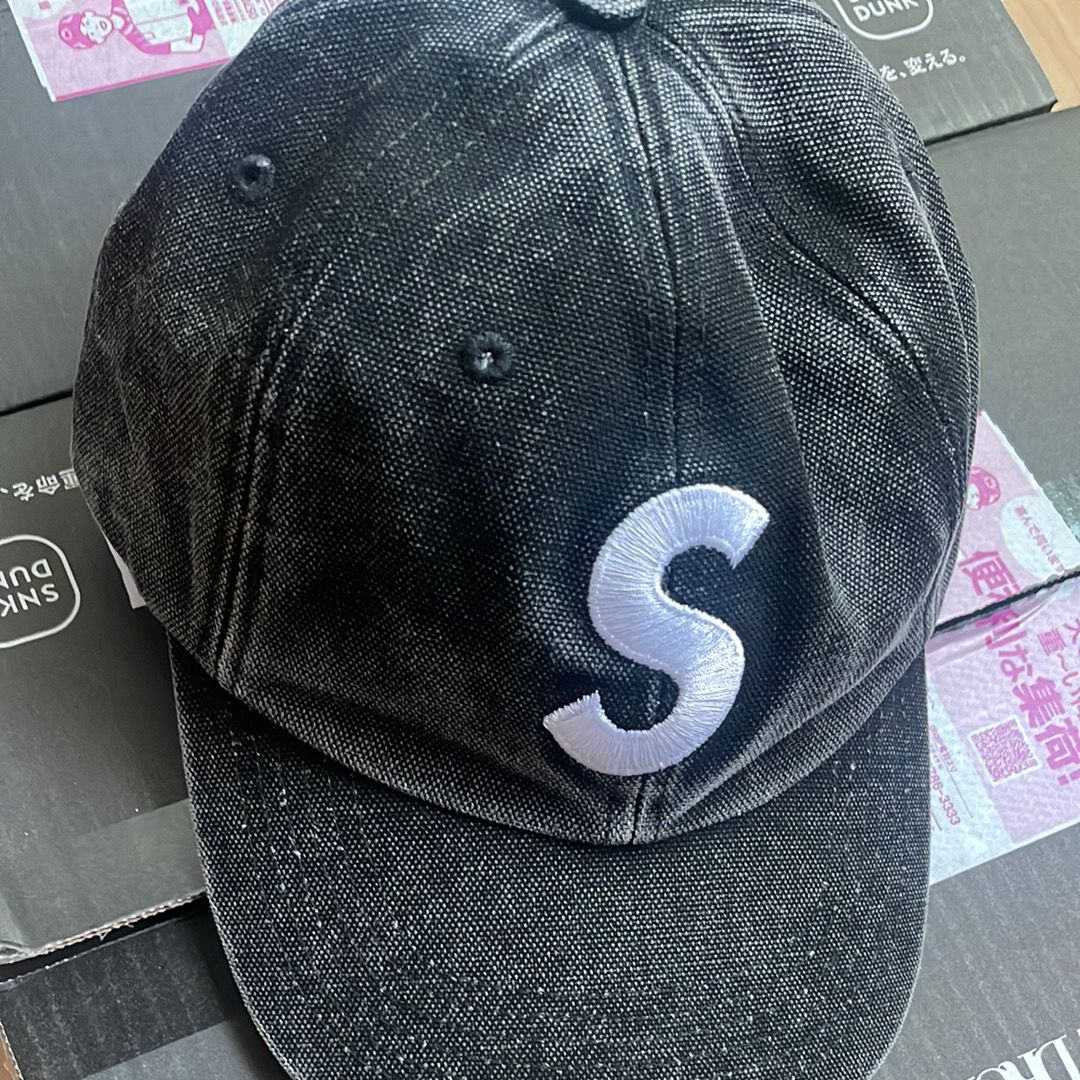 Supreme Pigment S Logo 6-Panel "Black"