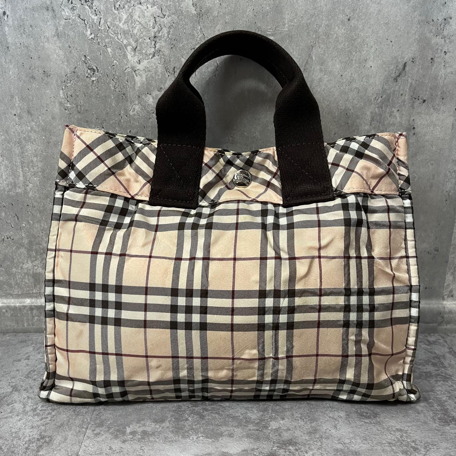 【BURBERRY】バーバリー トートバッグ ノバチェック ピンク ベージュ ナイロン 黒ハンドル ロゴ金具 フロントポケット 軽量 レディース