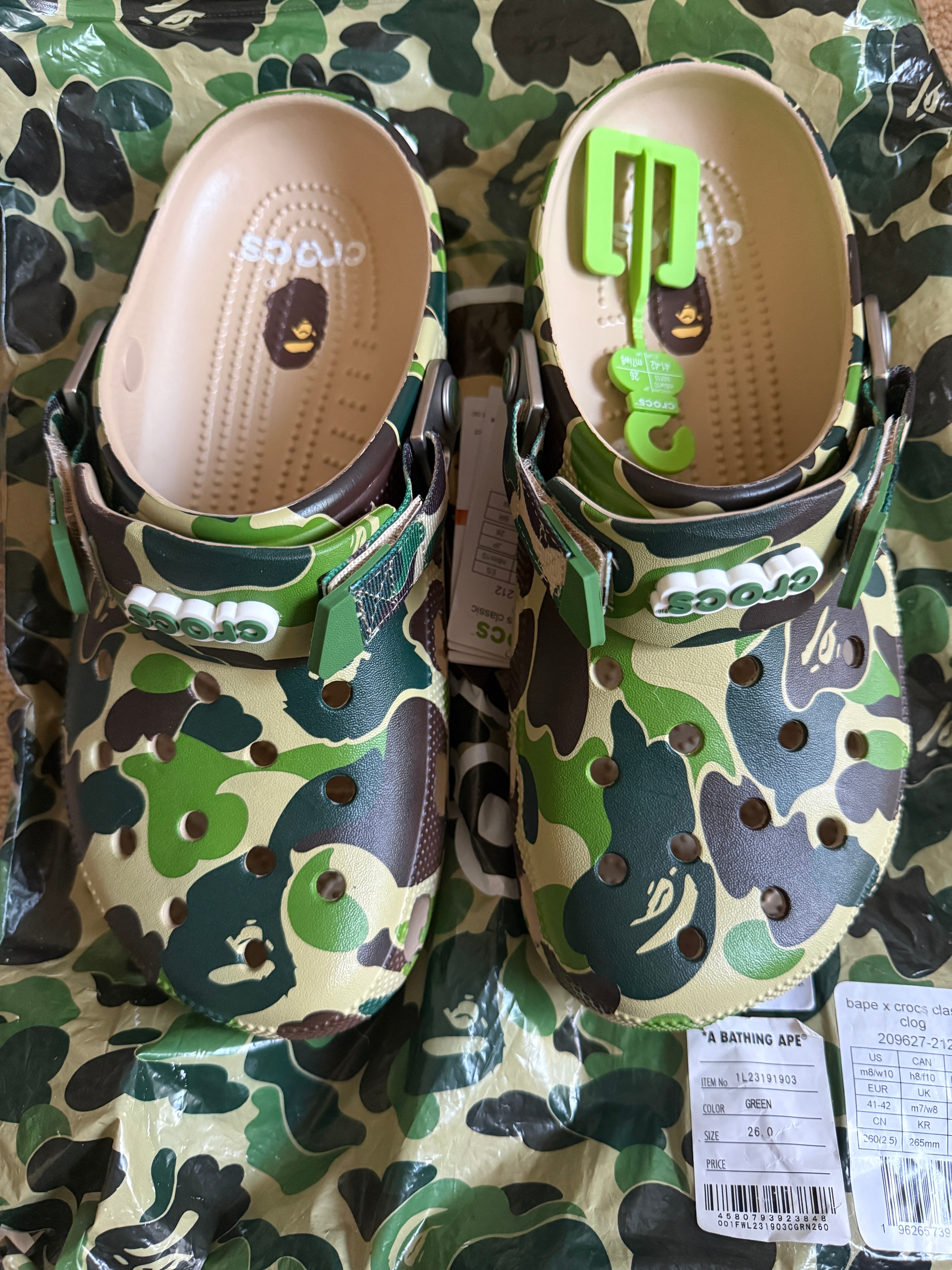 A BATHING APE®︎ × Crocs Clog "Green"