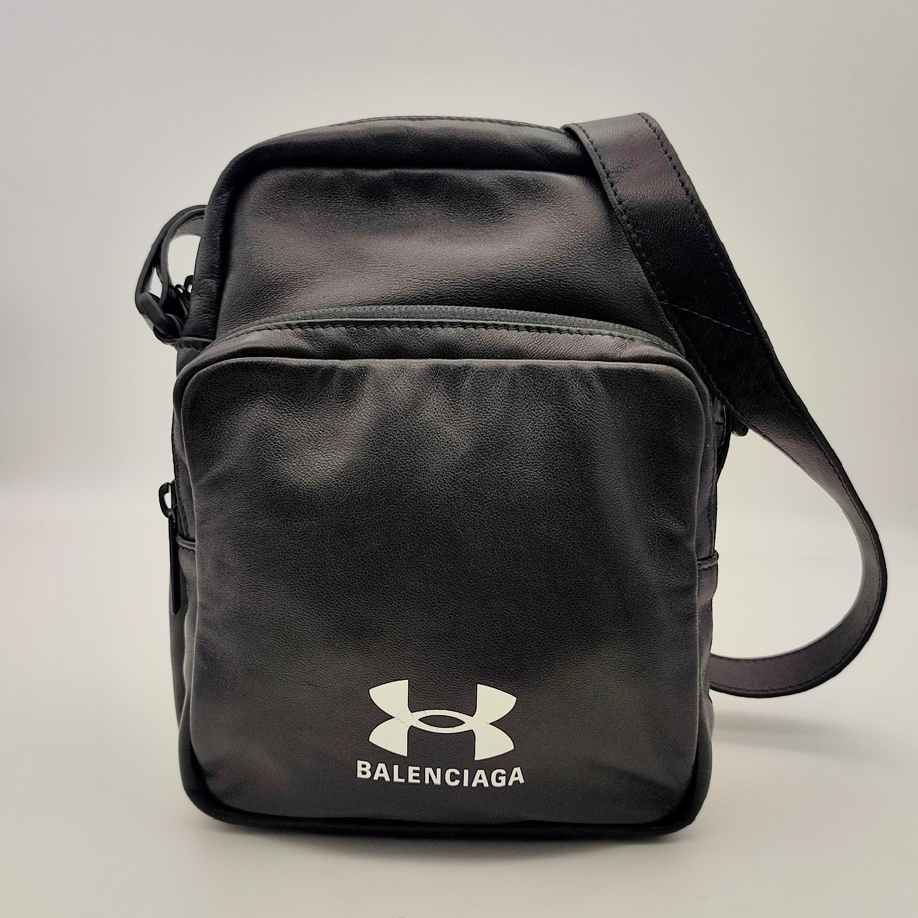 BALENCIAGA x Under Armour ジムバッグ スムースラムスキン org.jpg