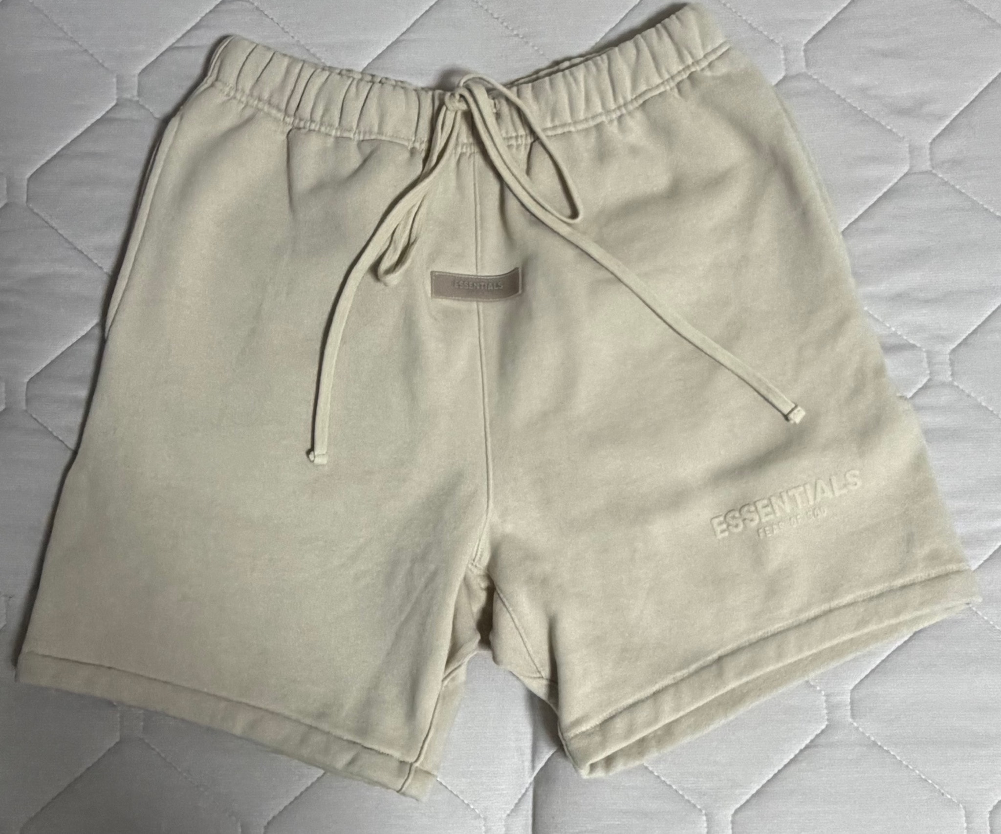 essentialsのスウェットハーフパンツ