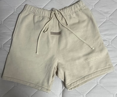 essentialsのスウェットハーフパンツ