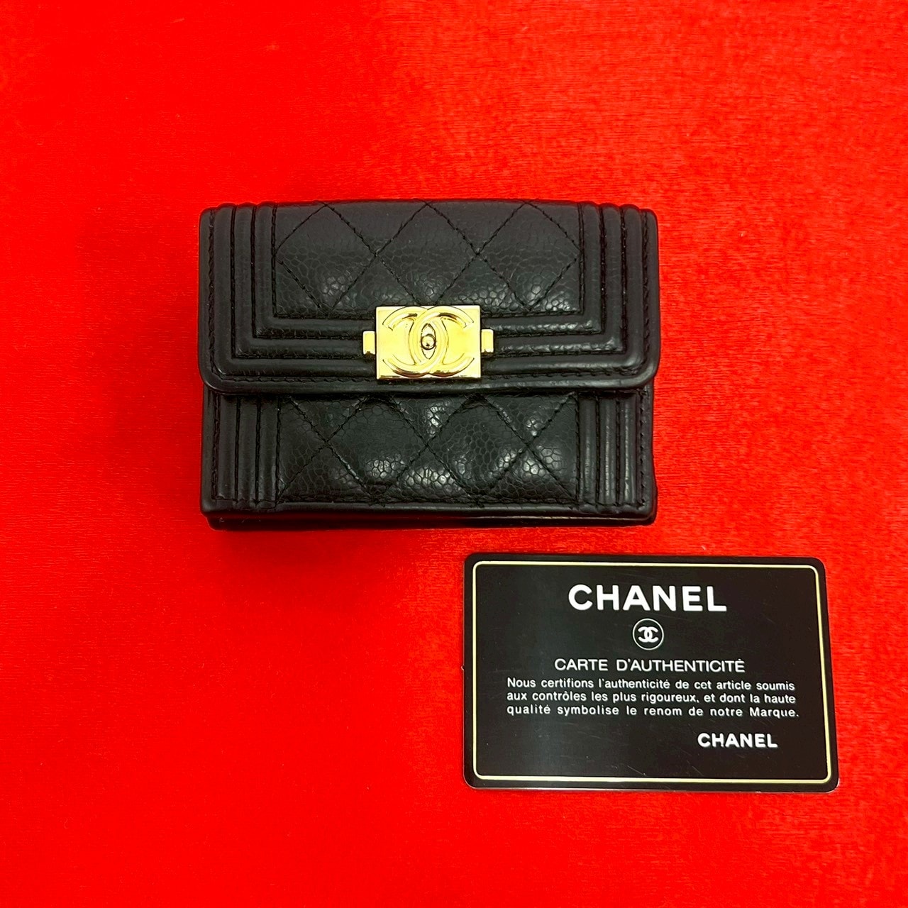 CHANEL シャネル ボーイシャネル ココマーク キャビアスキン 三つ折り財布 ブラック
 53389
