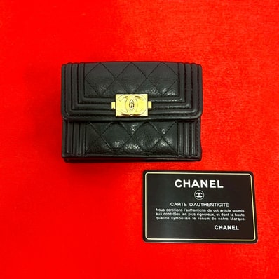 CHANEL シャネル ボーイシャネル ココマーク キャビアスキン 三つ折り財布 ブラック
53389
