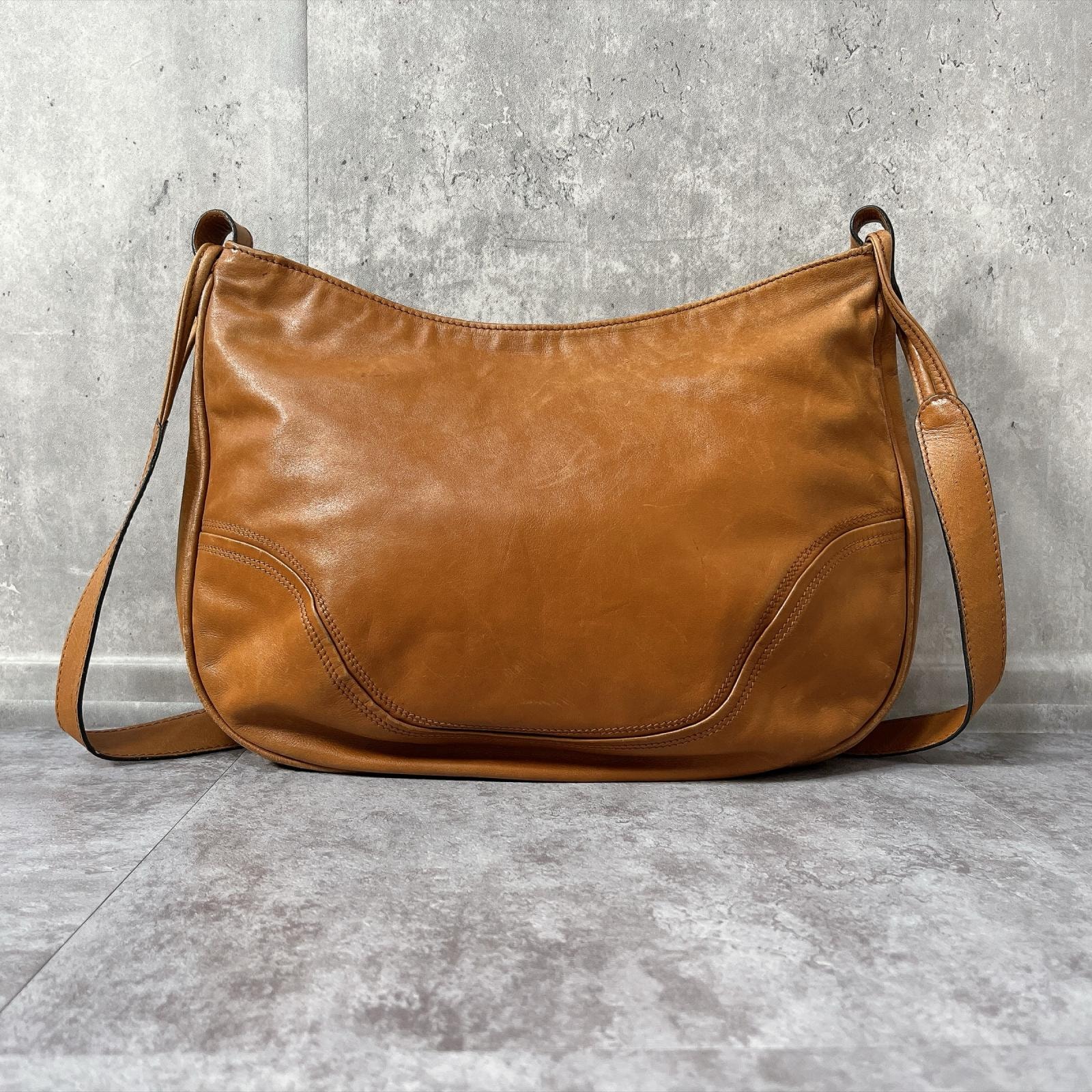 【Salvatore Ferragamo】サルヴァトーレフェラガモ ショルダーバッグ ホーボー レザー キャメル ブラウン ワンショルダー レディース 本革