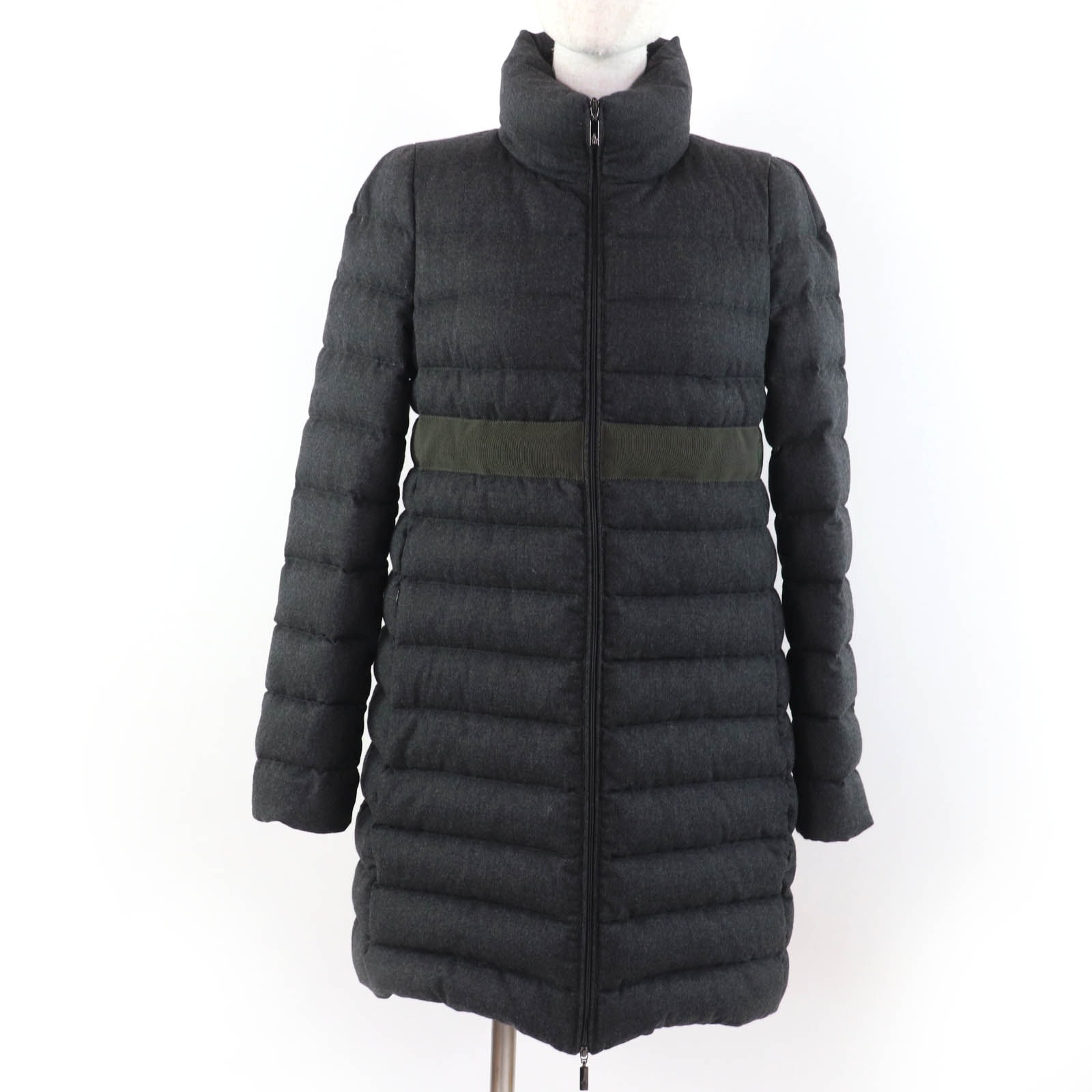 美品 モンクレール
ダウンコート SOLOGNE ダークグレー レディース 2