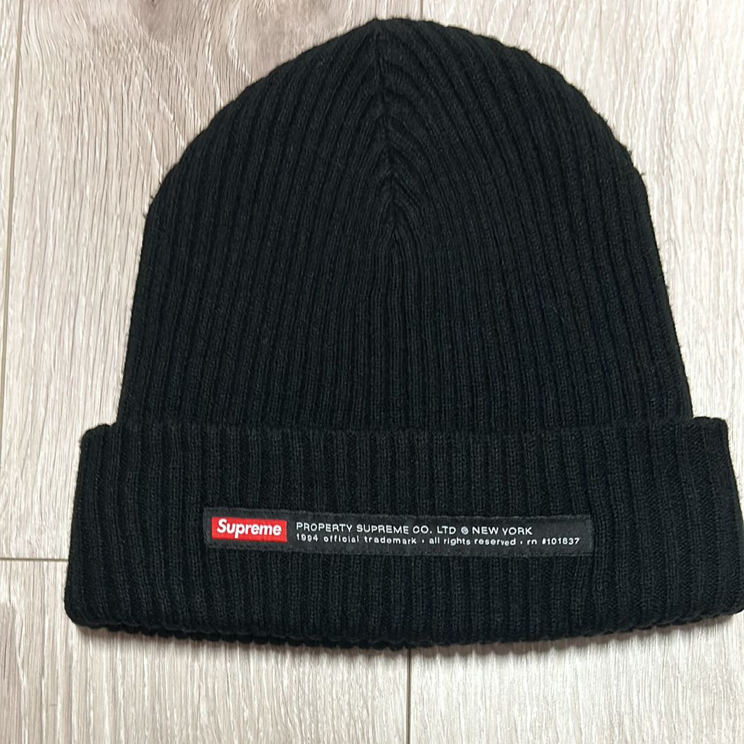 Supreme Property Label Beanie "Black"