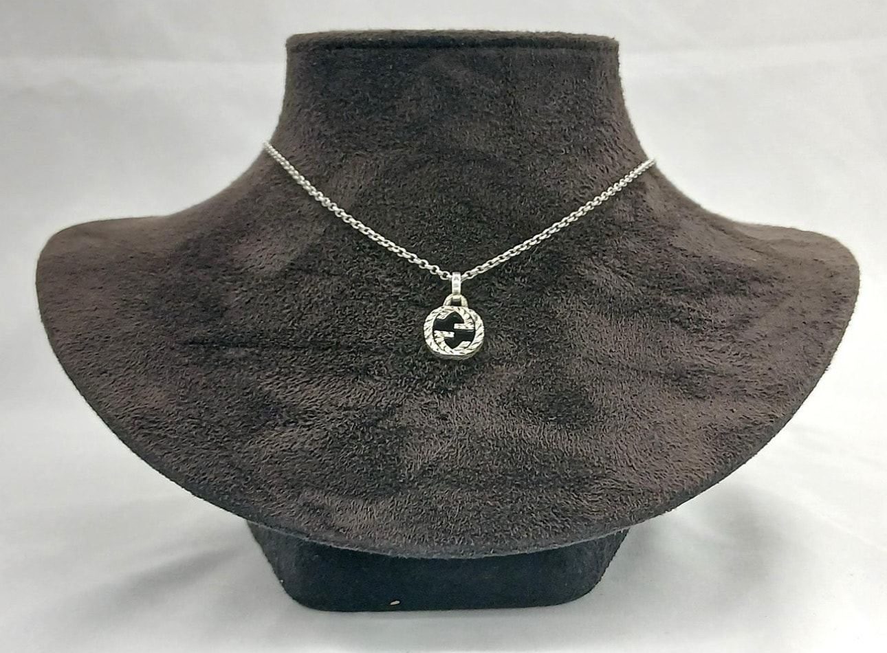 GUCCI Interlocking G Pendant Necklace