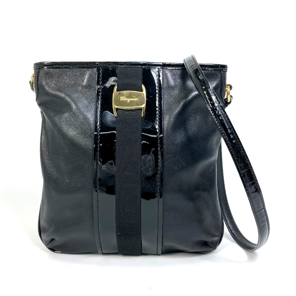 サルヴァトーレフェラガモ Salvatore Ferragamo パテント/斜め掛け EE-21-E196 ヴァラ カバン フラットバッグ ショルダーバッグ エナメル/レザー ブラック