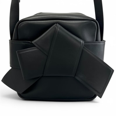 美品 アクネストゥディオズ ショルダーバッグ Musubi Camera Bag ブラック レディース