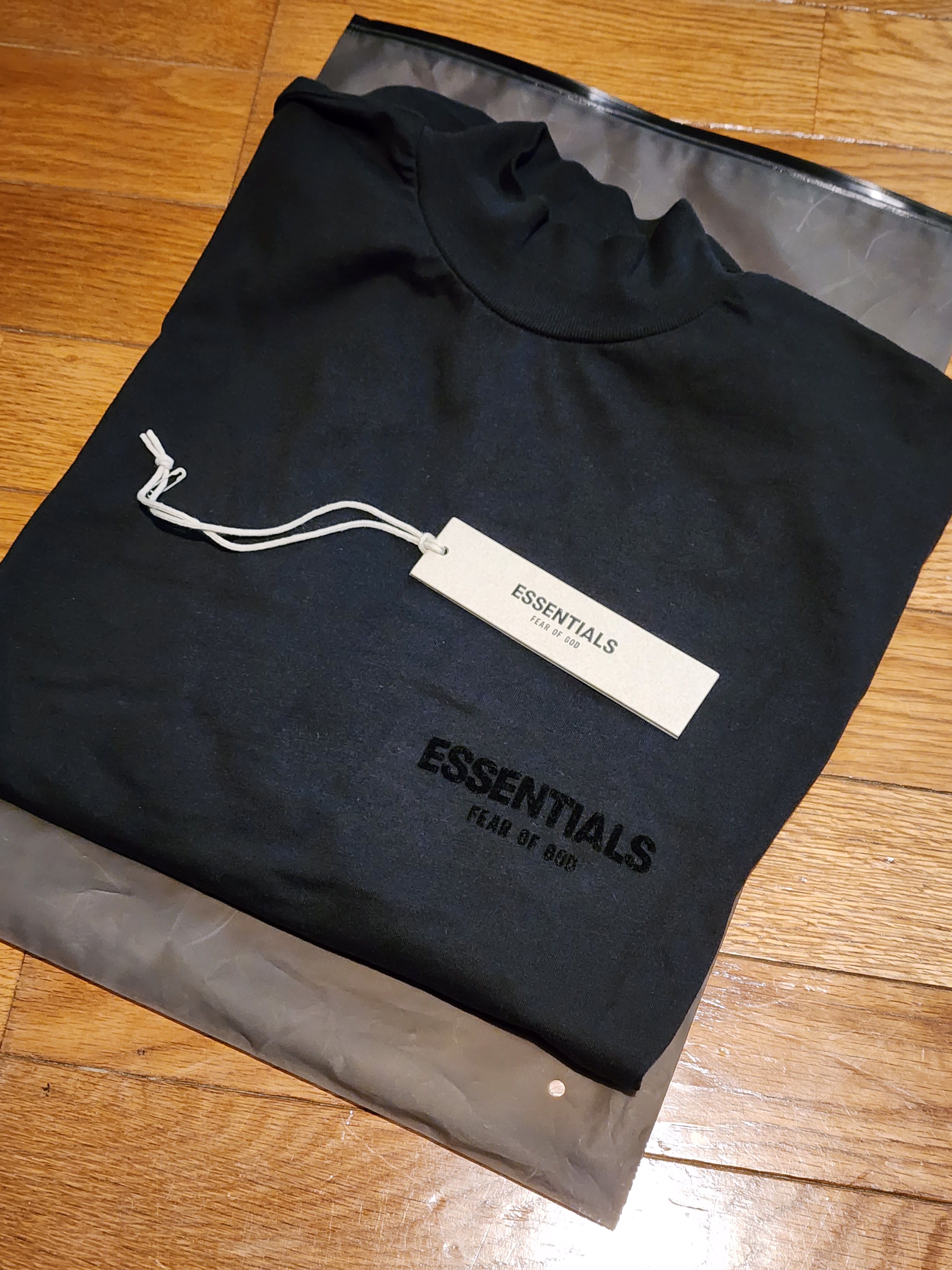 FEAR OF GOD ESSENTIALS BLACK ESS LOGO LS TEE "Stretch Limo"