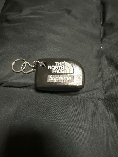 Supreme x The North Face Floating Keychain "Black"