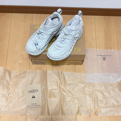 KEEN Women's Uneek "Silver Birch/Silver"