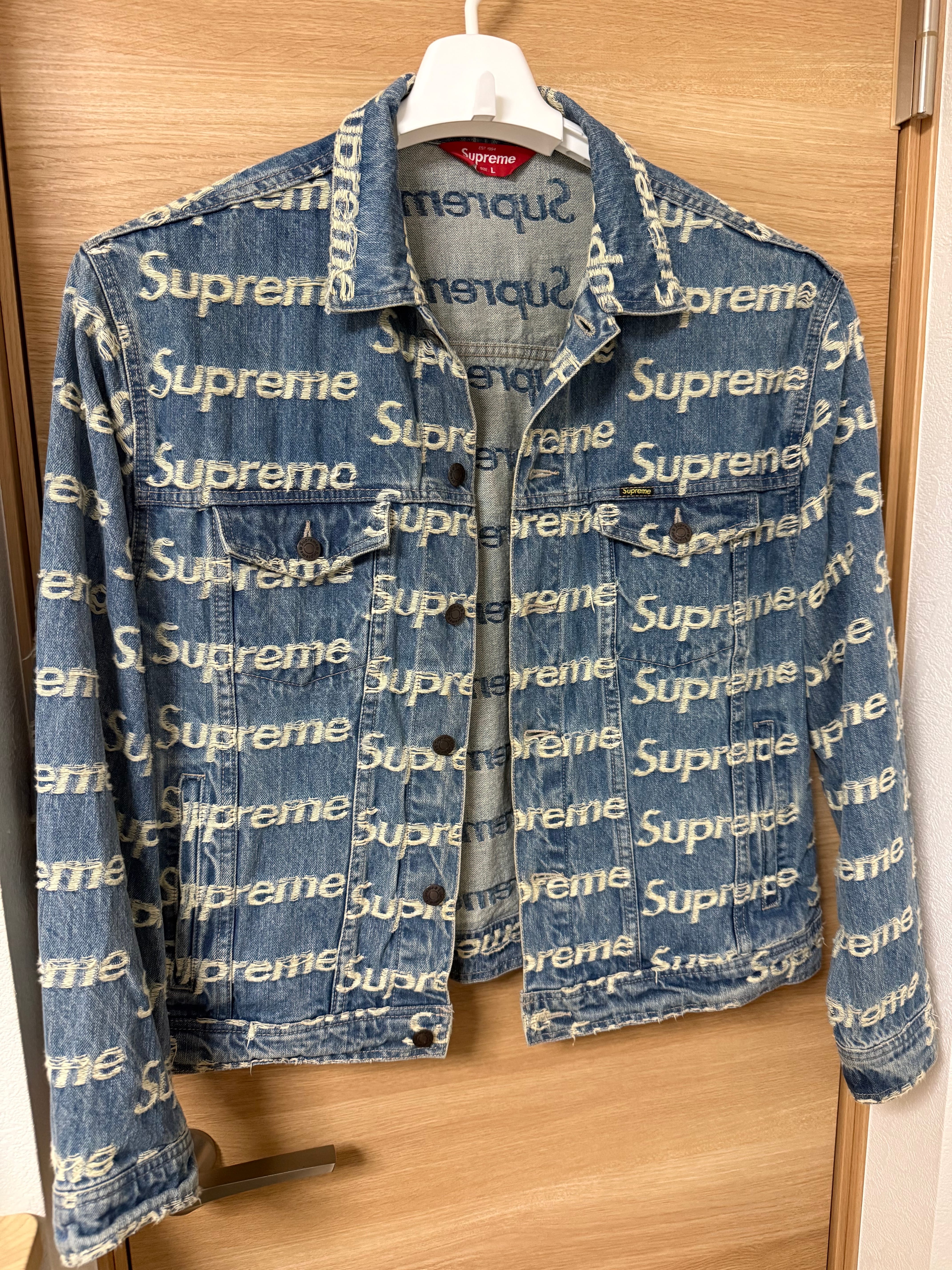 Supreme Frayed Logos Denim Trucker Jacket "Blue"