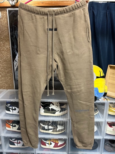 FEAR OF GOD ESSENTIALS SWEATPANT "Harvest"