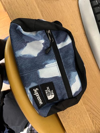 Supreme x The North Face Bleached Denim Print Roo II "Indigo"