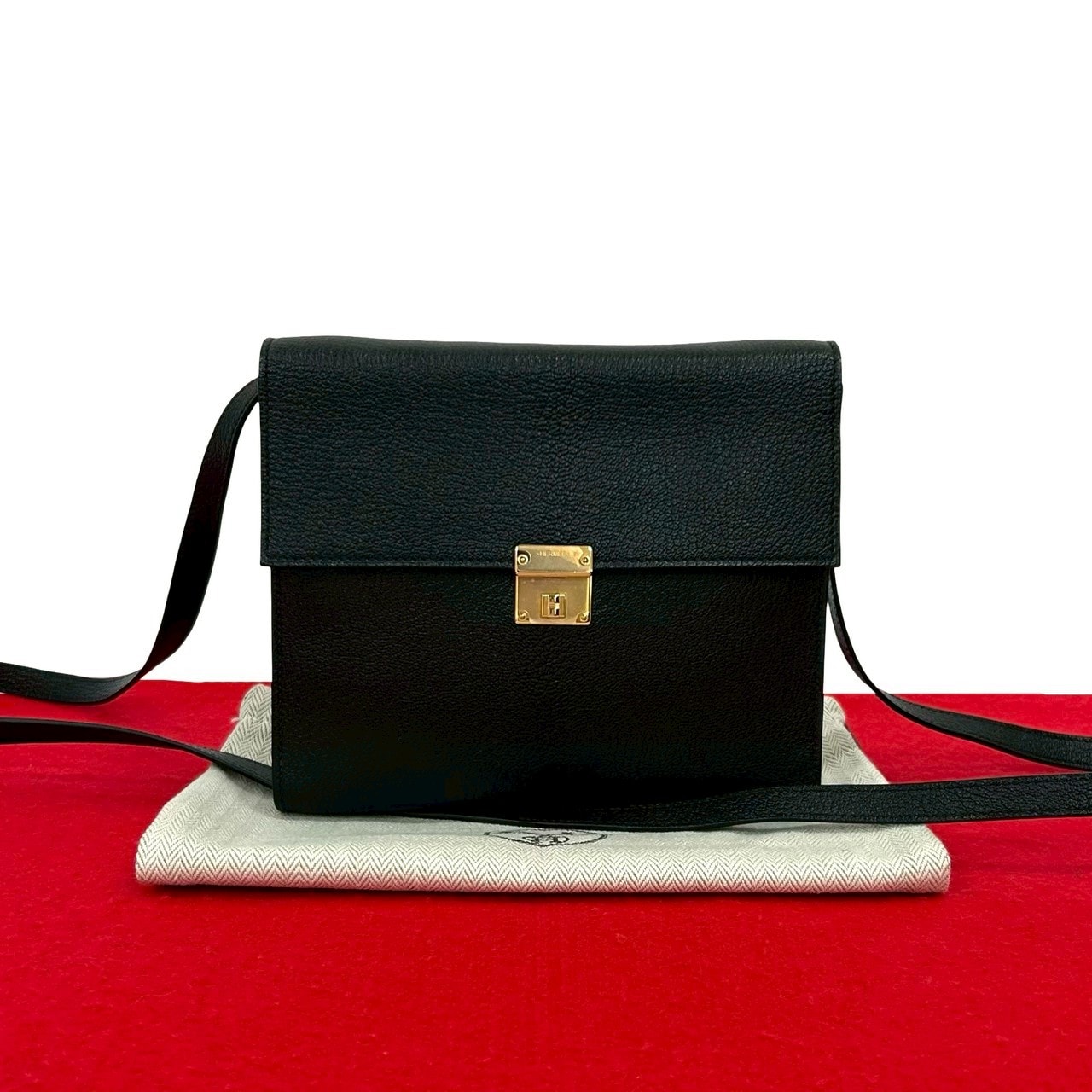 HERMES エルメス クリック 16 ロゴ 金具 シェーブル ショルダーバッグ ブラック
 30486