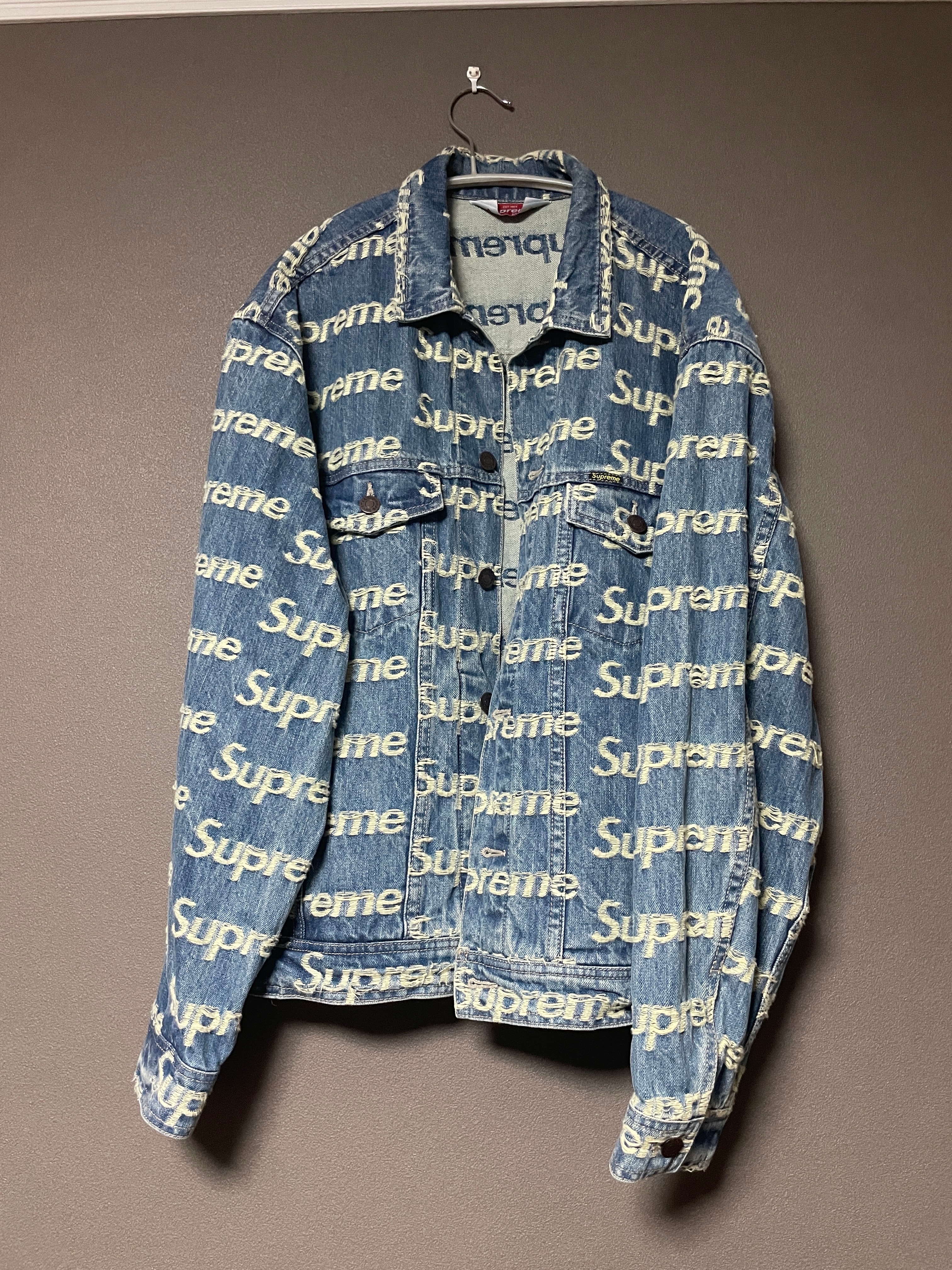 Supreme Frayed Logos Denim Trucker Jacket "Blue"