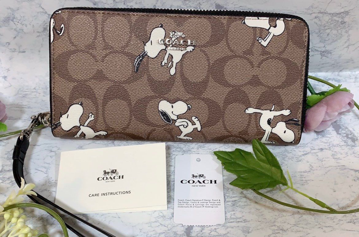 COACH × PEANUTS SNOOPY Signature Zip Around Wallet With Strap
