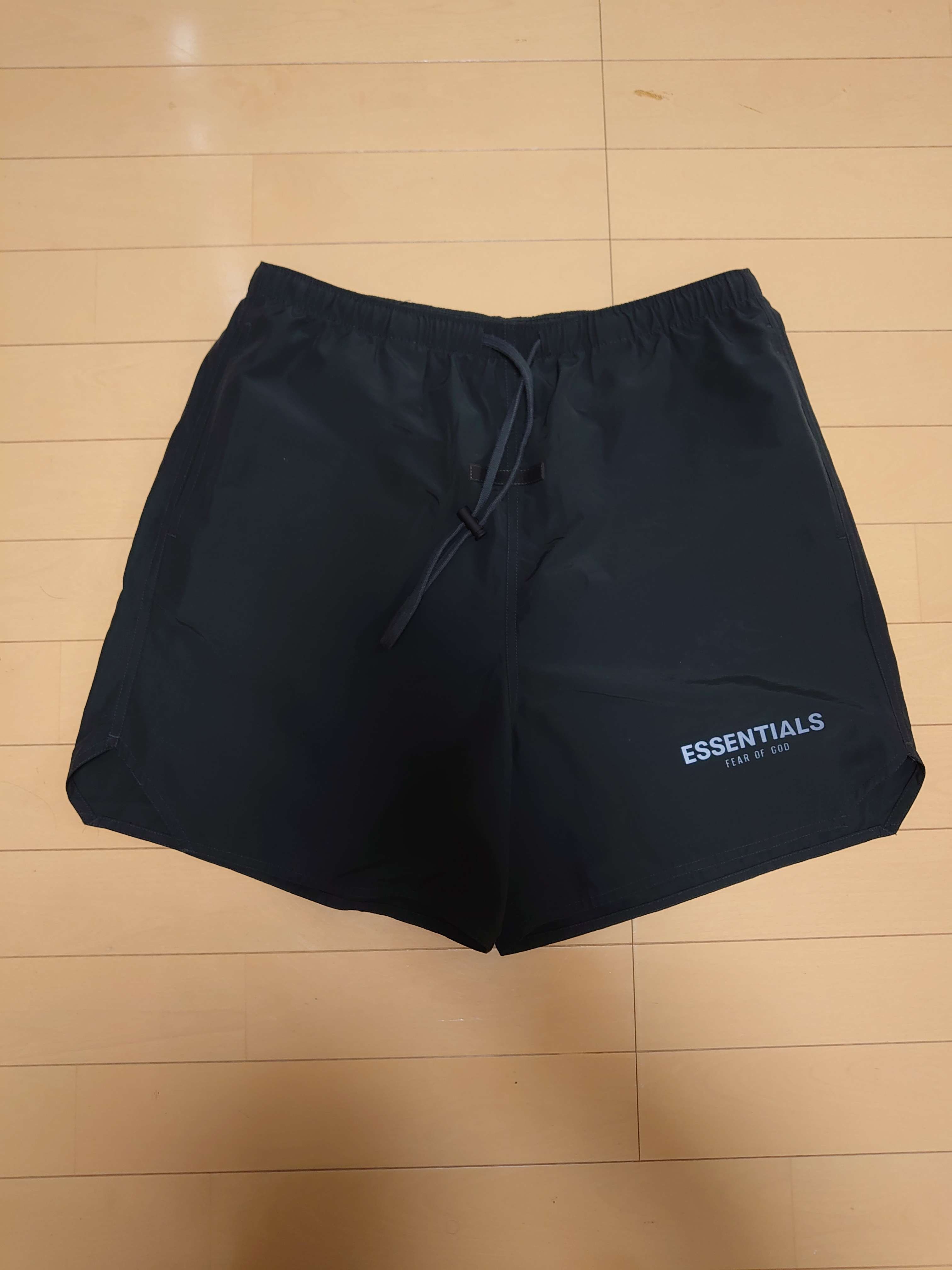 FEAR OF GOD ESSENTIALS Volley Short "Black/Stretch Limo"