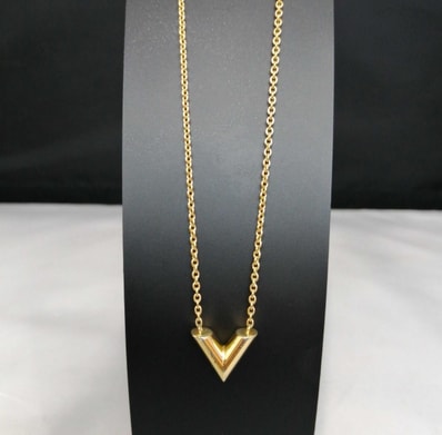 Louis Vuitton Essential V Necklace "Gold"