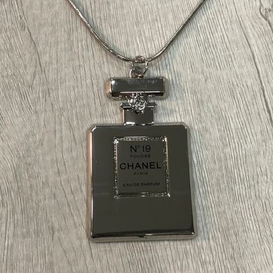 シャネル ネックレス 香水モチーフ