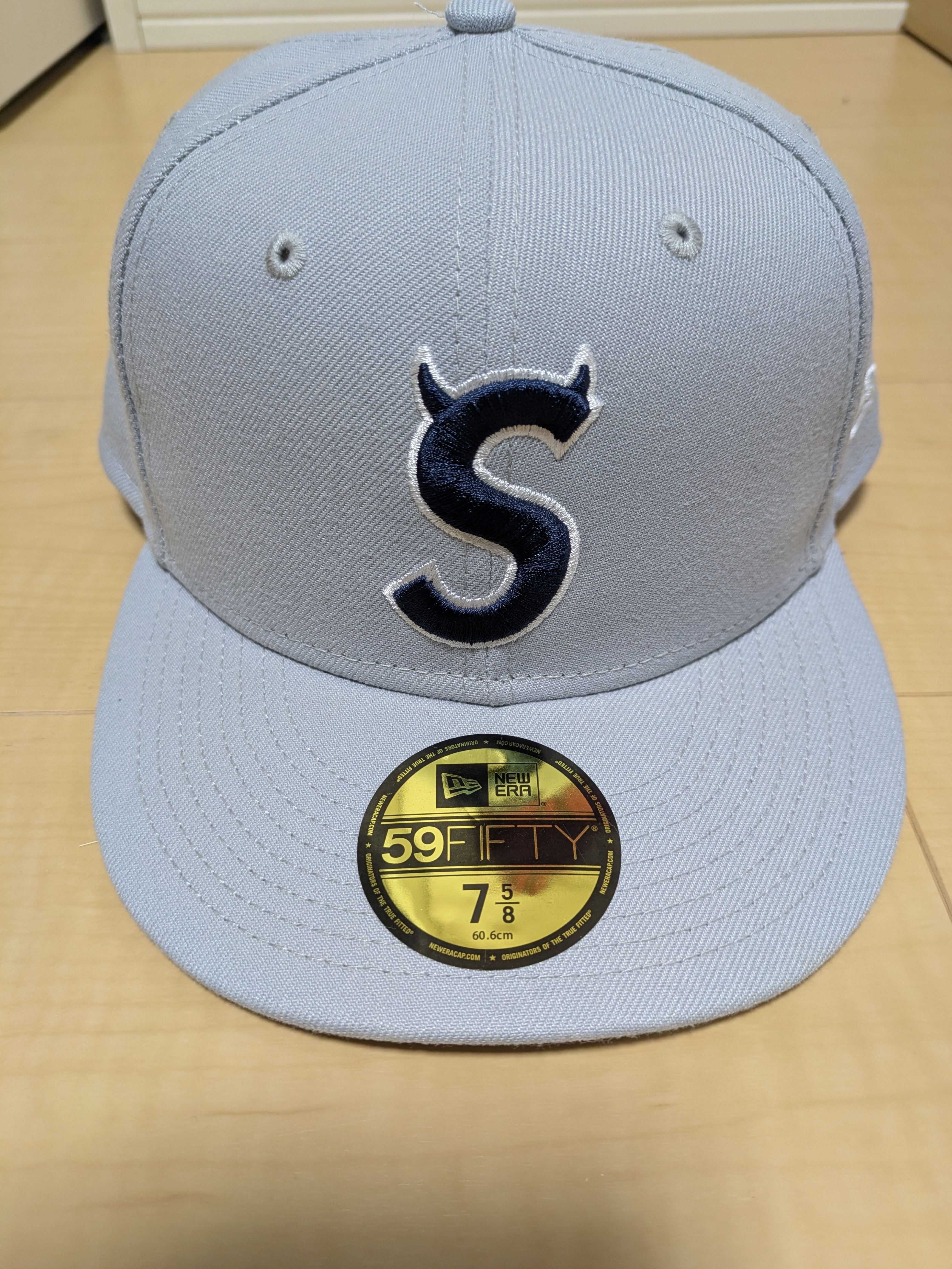 Supreme S Logo New Era "Grey" (22FW)
