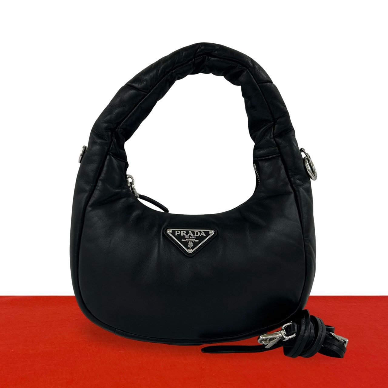 PRADA プラダ 三角ロゴ 金具 レザー ショルダーバッグ ブラック
68369