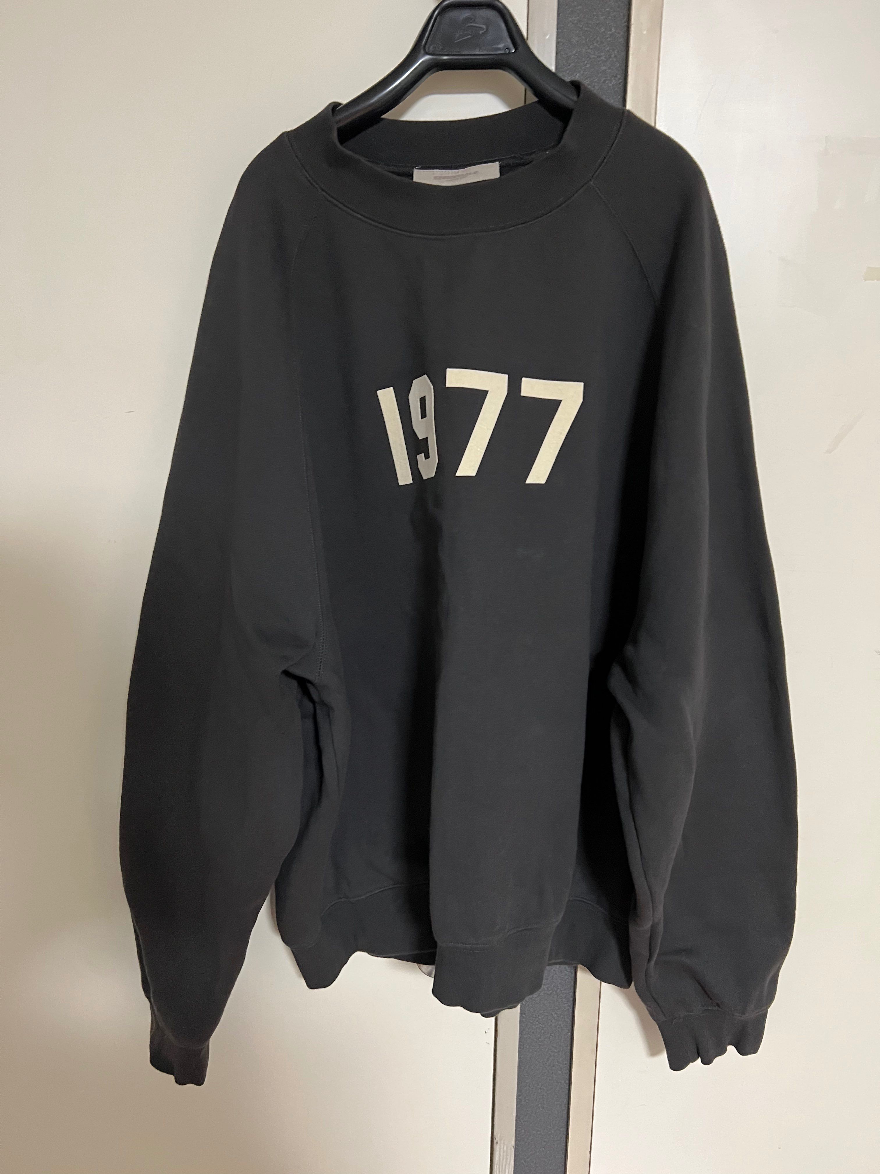 FEAR OF GOD ESSENTIALS 1977 CREWNECK "Iron"
