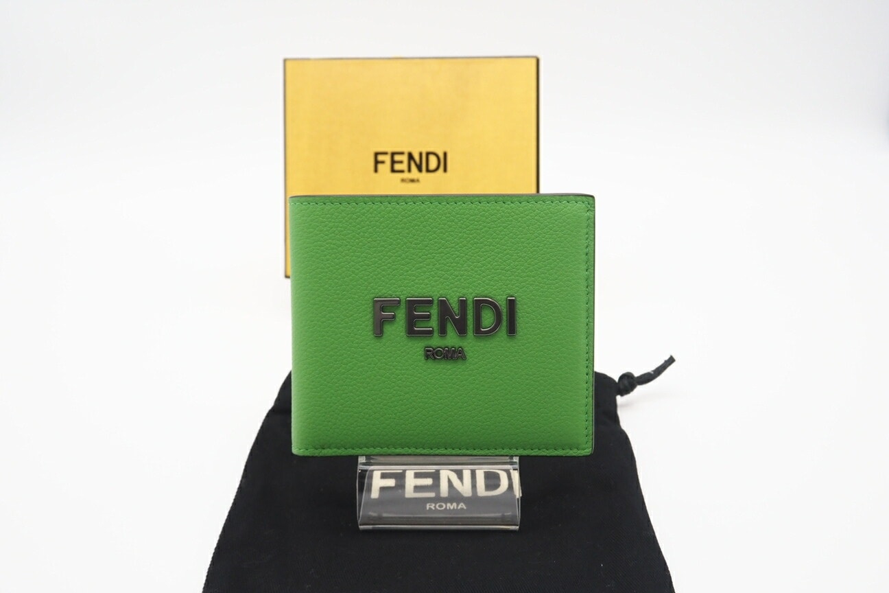 極美品 FENDI フェンディ カーフレザー ロゴプレート コンパクトウォレット 7M0169 二つ折り財布 グリーン レザー カーフレザー メンズ