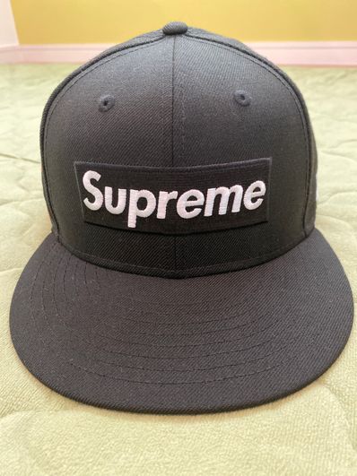 Supreme World Famous Box Logo New Era® "Black"