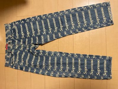 Supreme Frayed Logos Regular Jean "Blue"