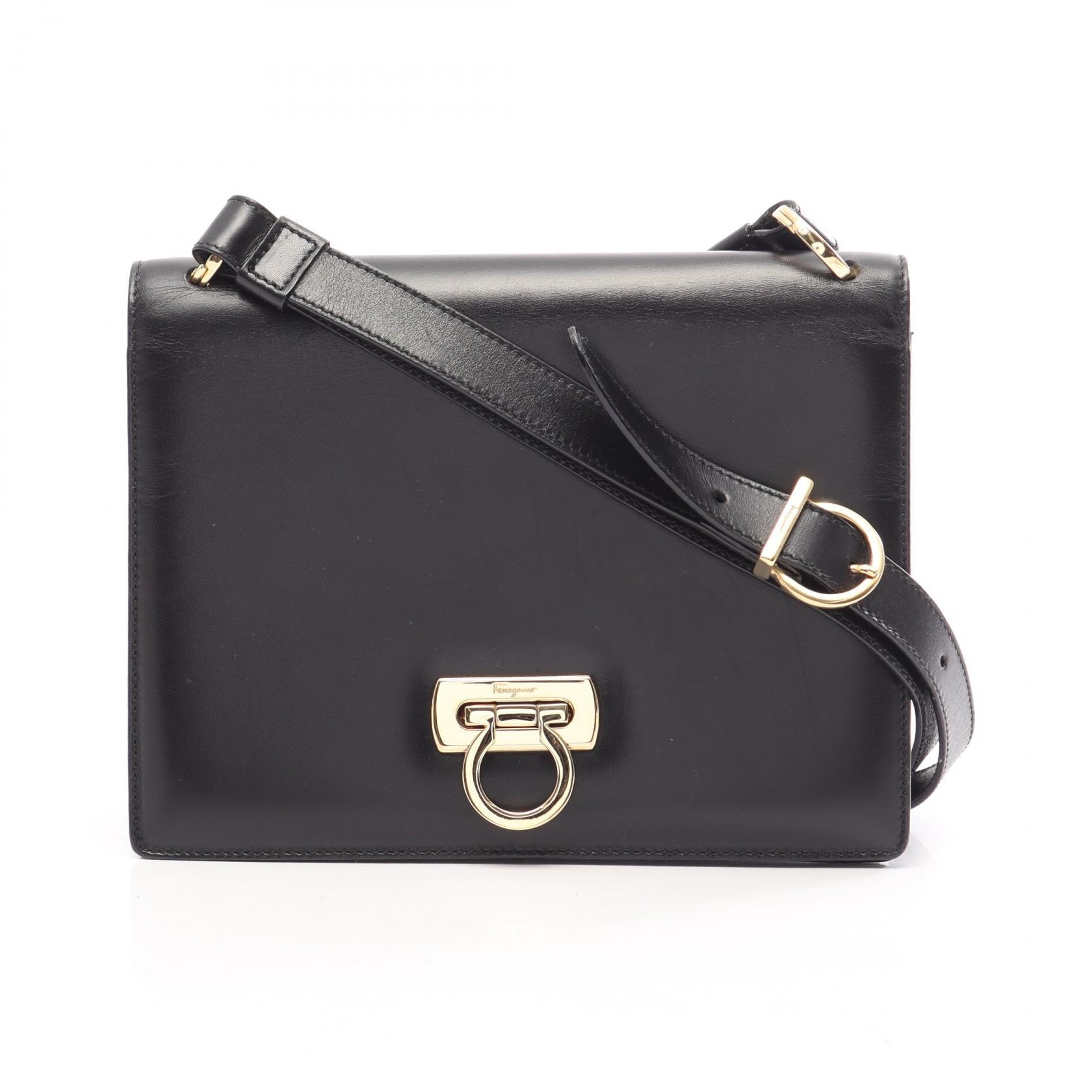 サルヴァトーレフェラガモ Salvatore Ferragamo ガンチーニ ショルダーバッグ バッグ レザー レディース ブラック系 【中古】