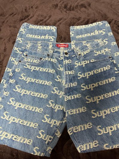 Supreme Frayed Logos Regular Jean "Blue"