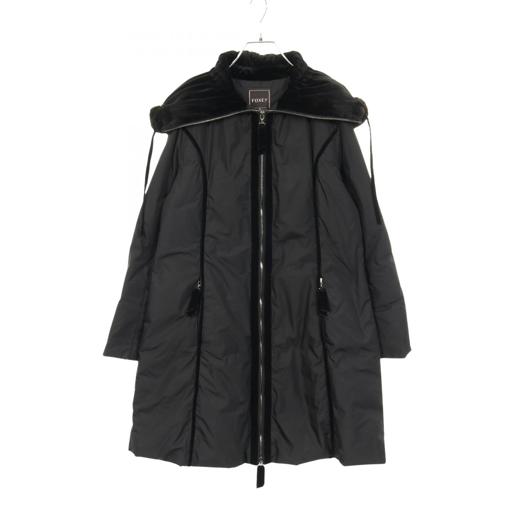 フォクシー FOXEY ダウンジャケット 衣料品 アウター ポリエステル / ヌートリア レディース ブラック系 【中古】