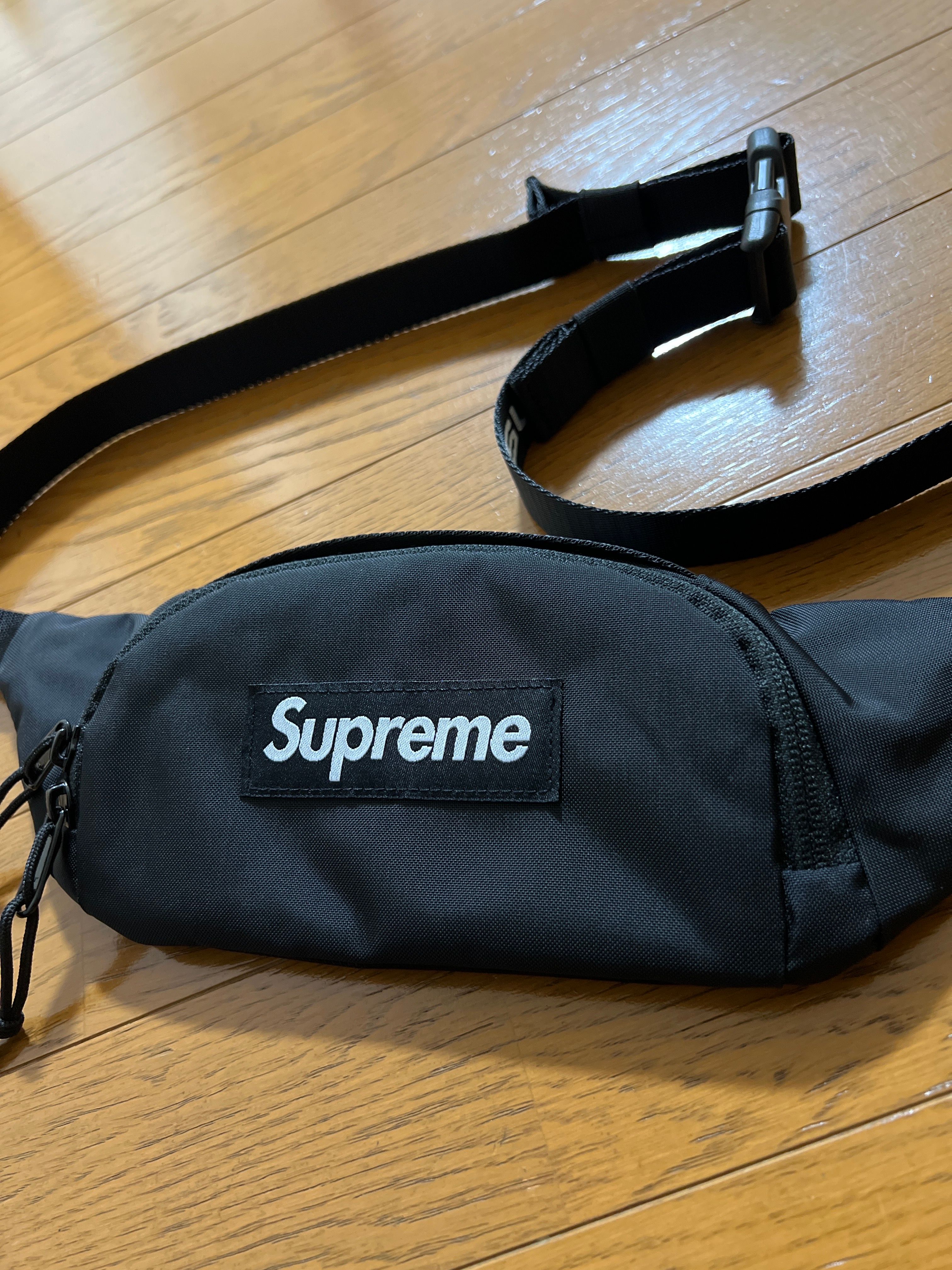 Supreme FW22 Small Waist Bag 