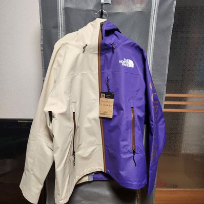 Supreme x The North Face Split Taped Seam Shell Jacket "Tan"