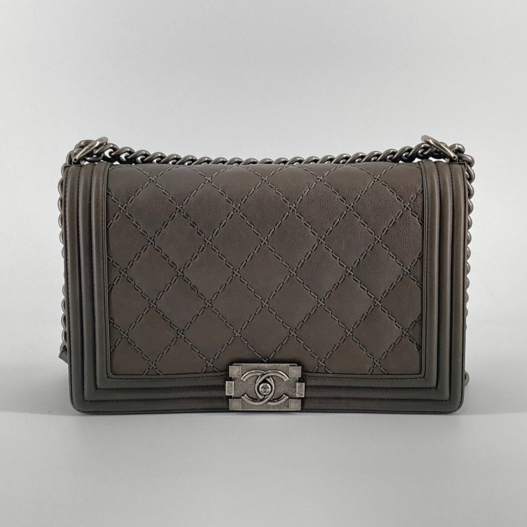CHANEL(シャネル) ボーイシャネル ワイルドステッチ レザー  21番台 ショルダーバッグ グレー