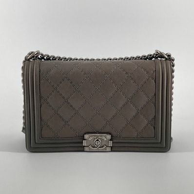 CHANEL(シャネル) ボーイシャネル ワイルドステッチ レザー 21番台 ショルダーバッグ グレー