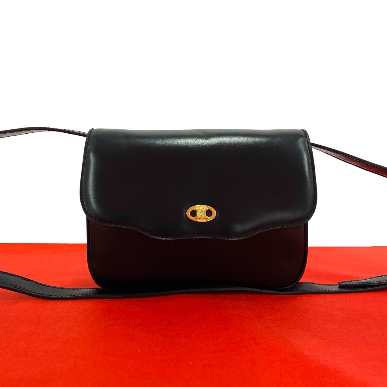 CELINE セリーヌ ブラゾン トリオンフ ロゴ 金具 レザー ショルダーバッグ ブラック
38125